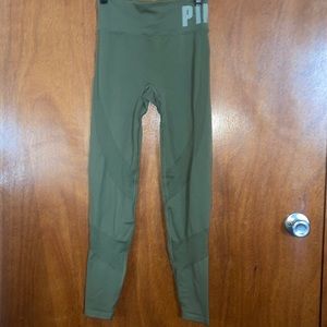 Seamless army green VS Pink leggings